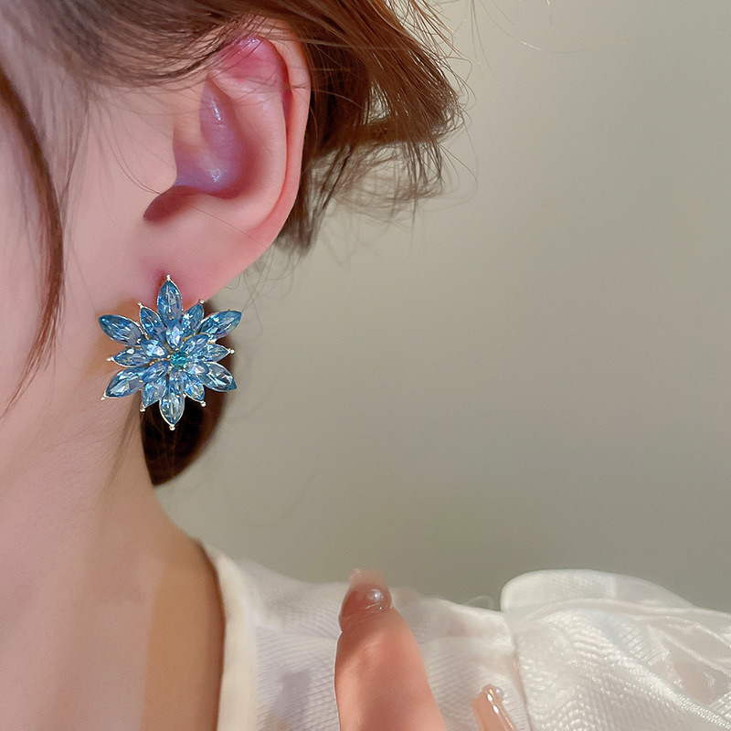 Flower Pattern Women'S Gender 1 Pair Classic Style Flower Copper Inlay Rhinestones Ear Studs