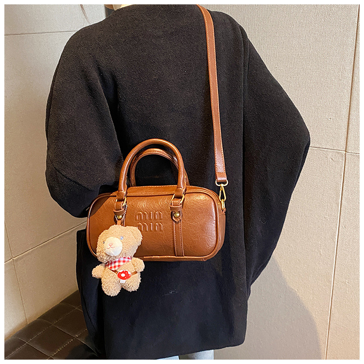 Cross-border hand-held bowling bag for women in autumn and winter 2025, new retro commuter pillow bag, large capacity crossbody bag undefined