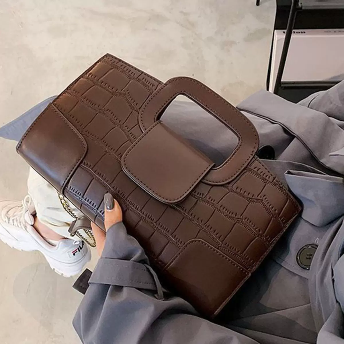 时尚简约百搭休闲复古女士纯色系鳄鱼纹链条斜跨单肩手拿包