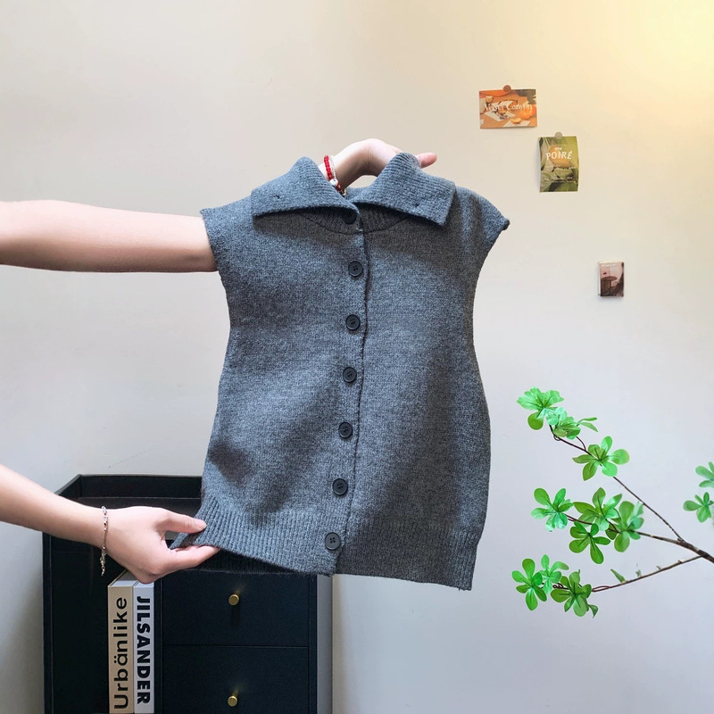 Dark gray high-neck knitted vest for women, 2026 autumn and winter, sophisticated, reversible front and back sweater vest, layering top