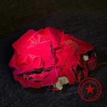 批发天然矿标红玫瑰花萤石矿物荧光原石收藏教学标本家居奇石摆件