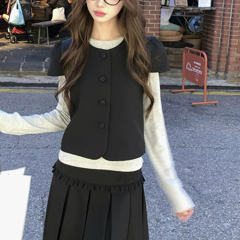 Xinbangbang Korean College Style Three-Piece Set 2026: Round Neck Puff Sleeve Short Vest + Striped T-Shirt + A-line Skirt Xinbangbang Korean College Style Three-Piece Set 2026: Round Neck Puff Sleeve Short Vest + Striped T-Shirt + A-line Skirt