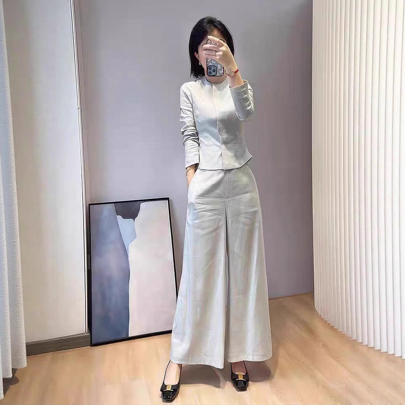 A Very Beautiful Early Autumn Set of Elegant and Classy High-End Small Fragrant Style Waist-Cinching Light Gray Shirt Suit Pants