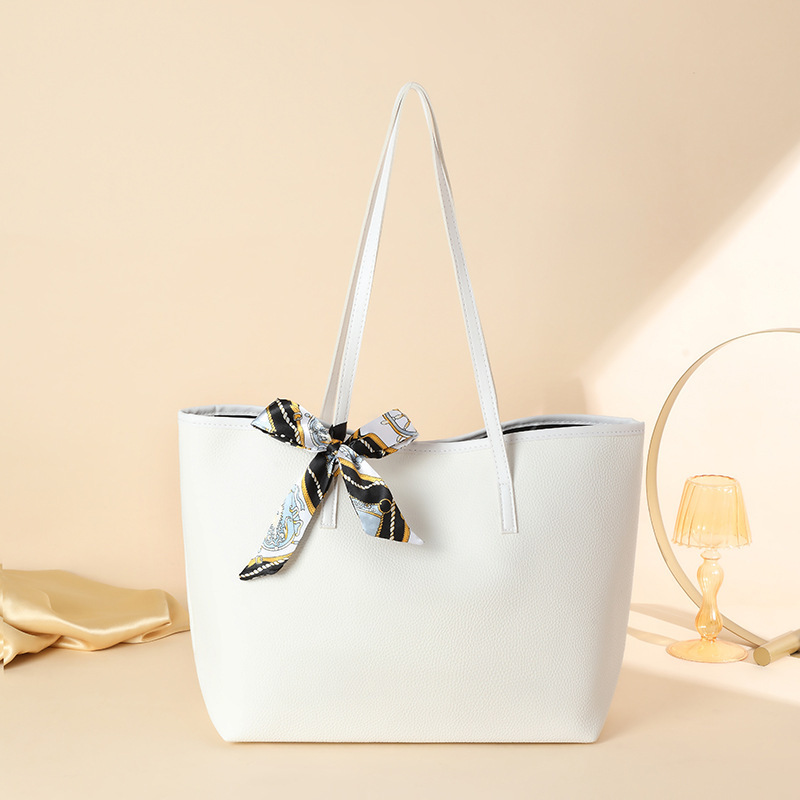 Bolsa de moda de comercio exterior simple y de gran capacidad 2024, nueva pañuelo de seda litchi decorado bolso de hombro de mujer de color sólido