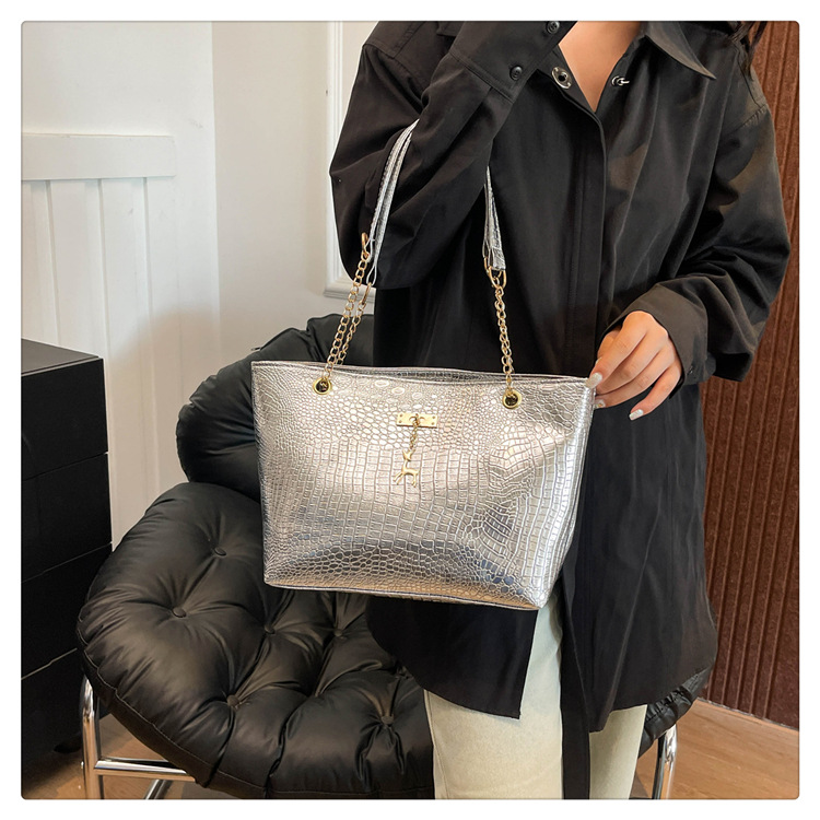 Krokodillemønster, lyst ansikt, 2024, ny mote, koreansk utgave, stor kapasitet, enkel håndholdt dameveske_voghion.com