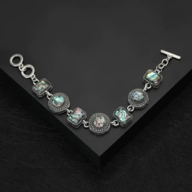 胸针;项链;手链