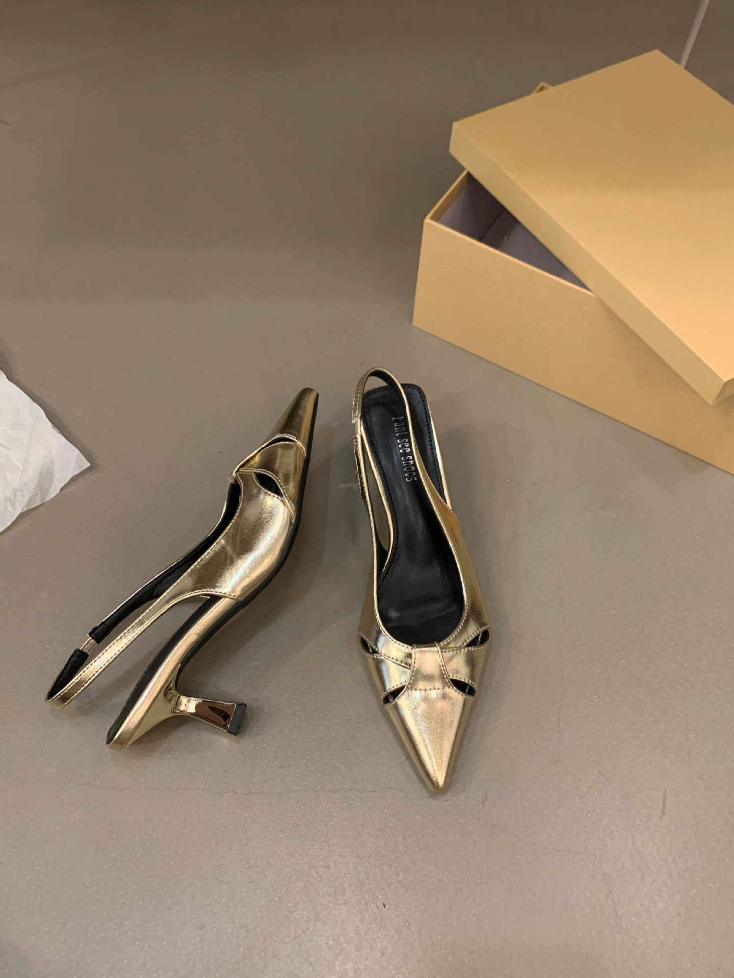 French style lady black stiletto toe sandals 2024 new summer sequined pointed toe silver shoes_voghion.com