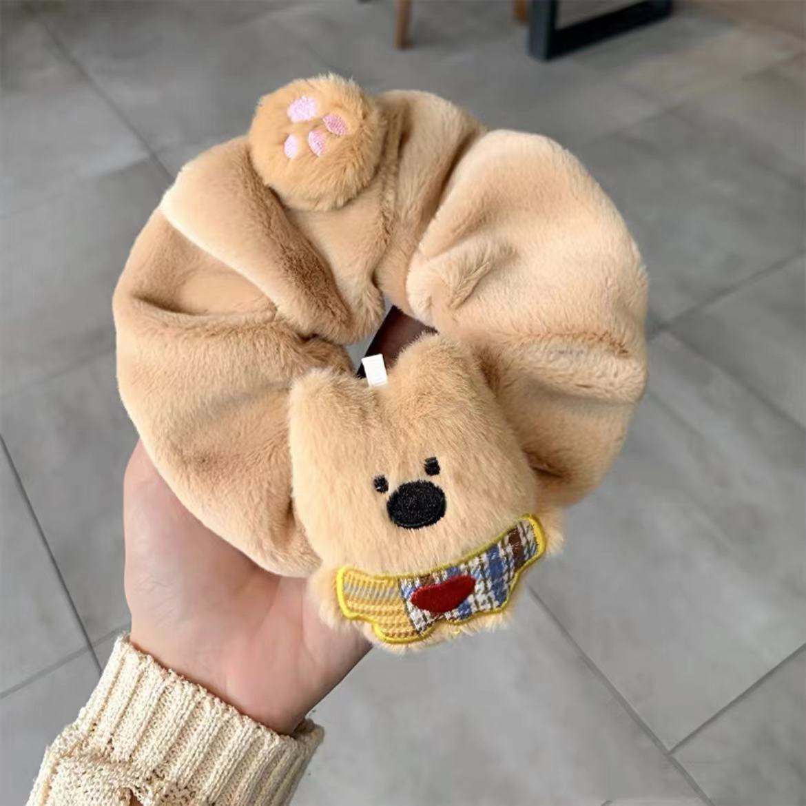 곰 카키색 머리끈