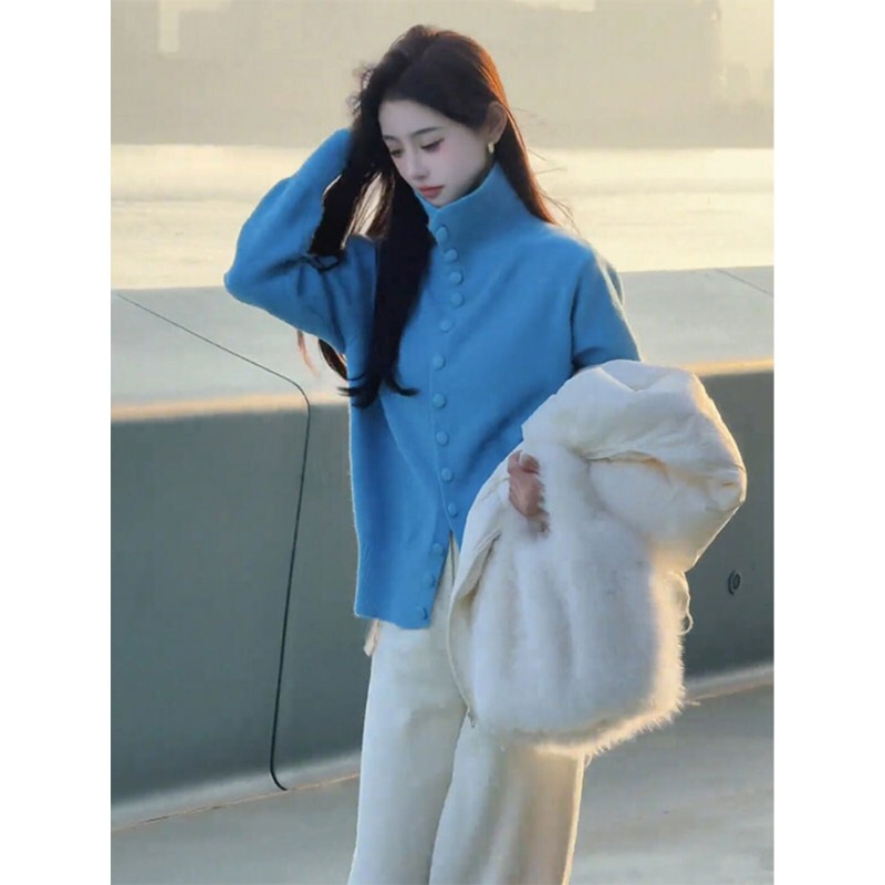 Klein blue turtleneck button-up sweater cardigan for women, autumn and winter loose and casual style, high-end inner layer knitwear Klein blue turtleneck button-up sweater cardigan for women, autumn and winter loose and casual style, high-end inner layer knitwear