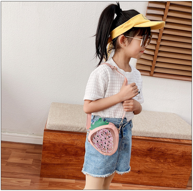 Kid'S Mini Pu Leather Strawberry Cute Triangle Zipper Crossbody Bag display picture 8