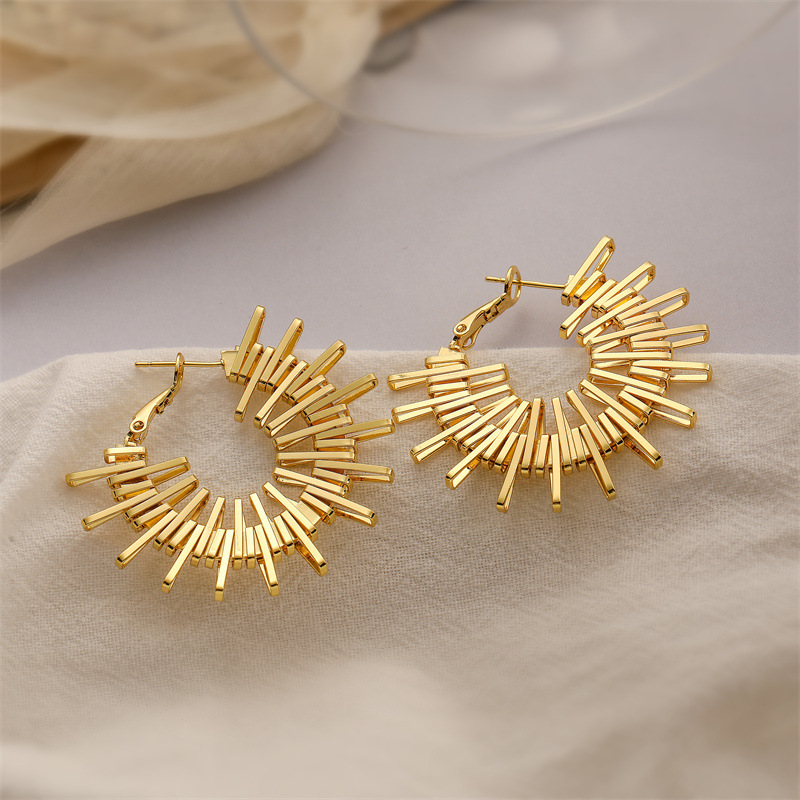 Oro verdadero electroplacado oro en forma de C pendientes de orejas metálicas simples estilo de alta moda pendientes geométricos retro