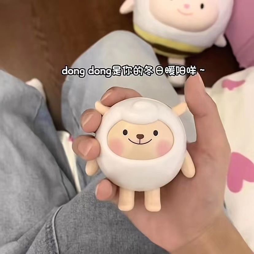 抖音同款dongdong羊发声玩具卡通 东东羊公仔可爱模型办公室摆件-阿里巴巴