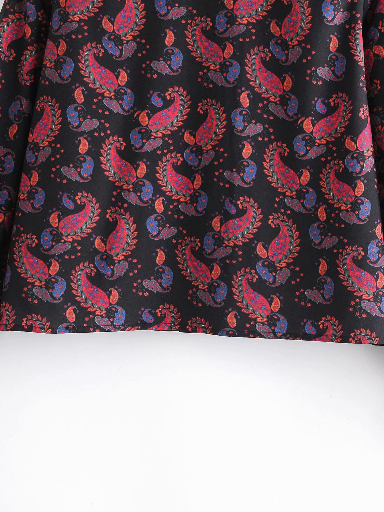 Camisa de manga larga con diseño de solapa y estampado de paisley de nuevo estilo de primavera y verano NSAM29942