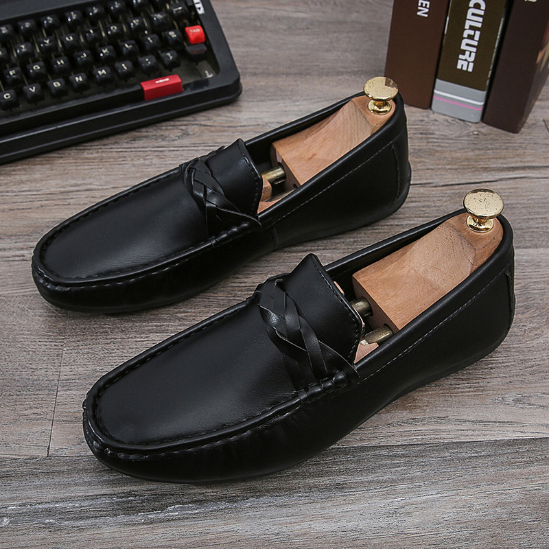 Zapatos Doudou para hombre verano 2025 nuevos zapatos de cuero esmerilado de terciopelo perezoso de un pie zapatos de moda de conducción de negocios para jóvenes