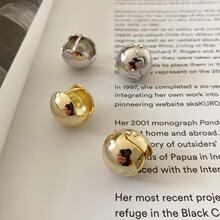 ins���n�߼��н�ɫ�A�����w����Ů����ɫ�E�A�Κ��|�r�ж��h�羳