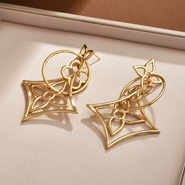 耳钉;耳扣;耳环