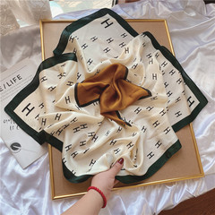 新款仿真絲絲巾批發70cm印花長條小絲巾方巾女士百搭裝飾職業領巾