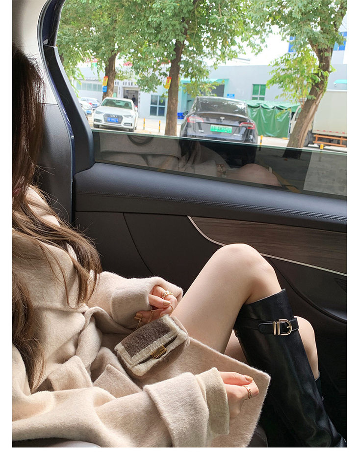 Bốt cao cổ nữ da cừu đế dày khóa vàng xếp ly, gót vừa 3–5 cm — Da màu nâu mở rộng, Da đen mở rộng, Hàng sẵn có màu đen (nhung), Lớp lót nhung màu nâu mở rộng chi tiết 32