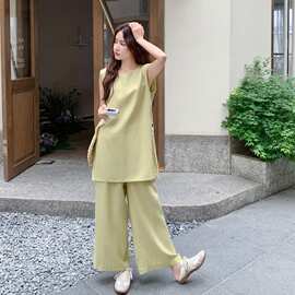 黄绿色休闲套装女夏2026新款松弛感穿搭简约开叉背心阔腿裤两件套
