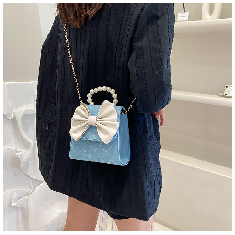 Nihaojewelry Retro Rhombus Chain Bow Pearl Messenger Handbag Wholesale display picture 16