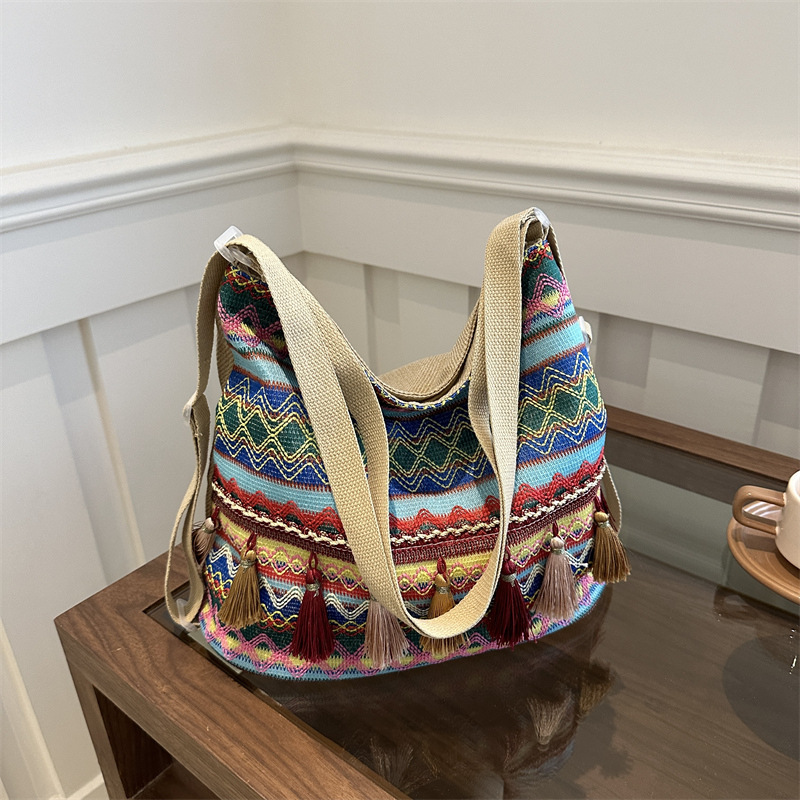 Gran capacidad de alto valor de la cara nacional estilo bolso de mochila para mujeres 2024 nueva moda amplio cinturón de hombro de hombro único bolso de flujo