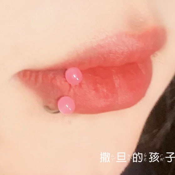 Pointed labret stud close-up product detail