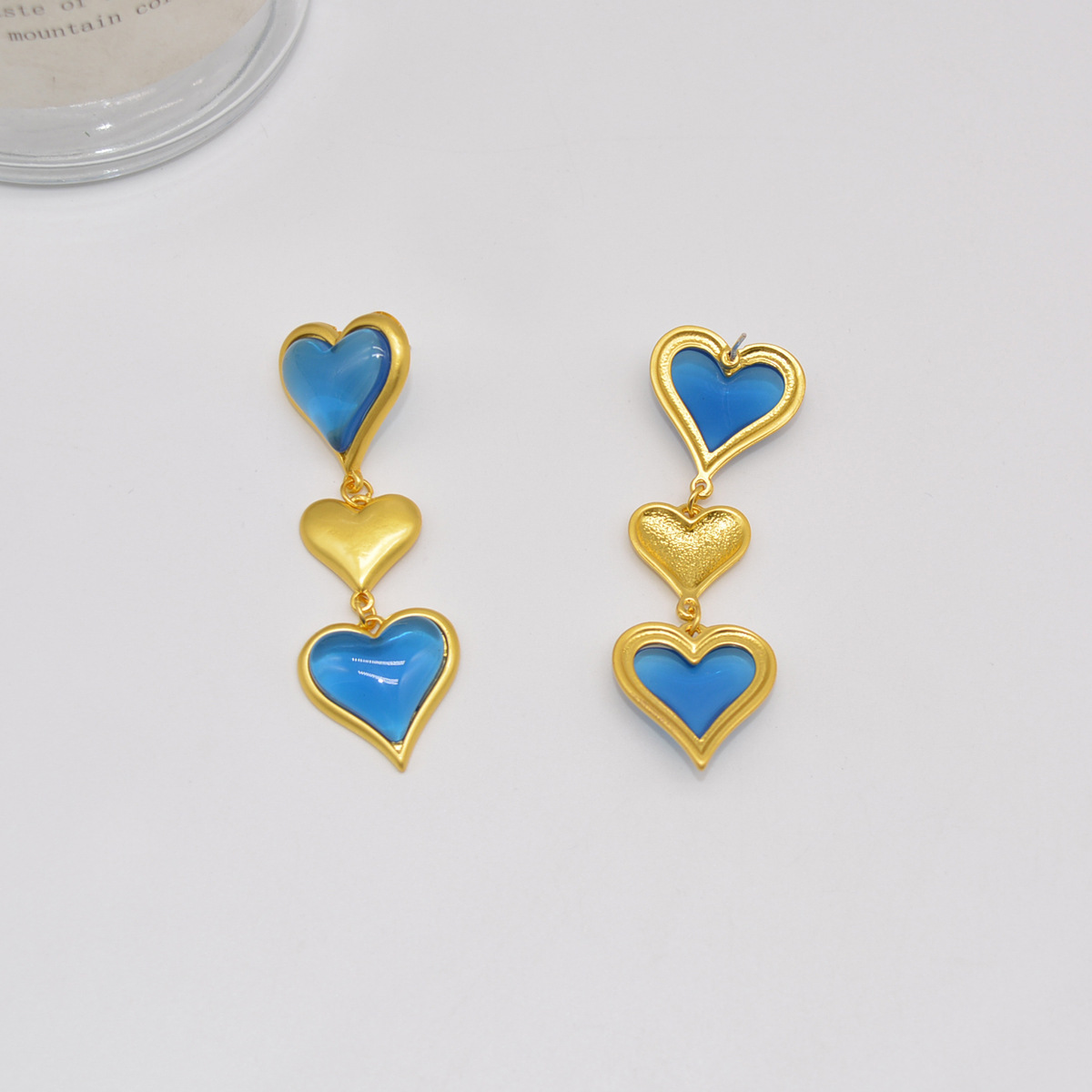 1 Pair Retro Heart Shape Alloy Women's Drop Earrings display picture 3