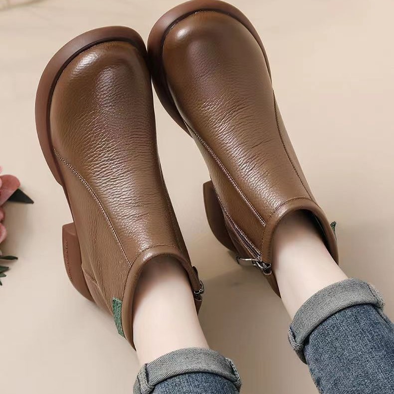 Botas de cuero suave de fondo suave de Martin para mujeres otoño y invierno 2024 nuevas botas de talón grueso de zapatos de madre antideslizantes y botas cálidas de lana