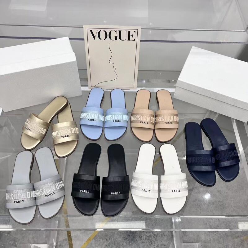D Brand 2026 Summer Embroidered Flat Slide Sandals with Lettering, Non-Slip, Suitable for Outdoor and Home Use, Classic Beach Couple Slippers