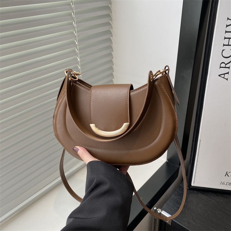 Capacious fashionable retro solid color shoulder bag for leisure