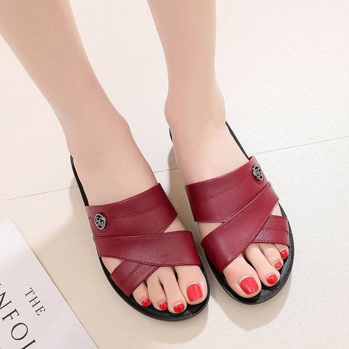 Women's Summer Slides for Middle-Aged Adults, Outdoors, Non-Slip Soft Leather Sole, Middle-Aged Women's Flat Large Size Fashion Sandals