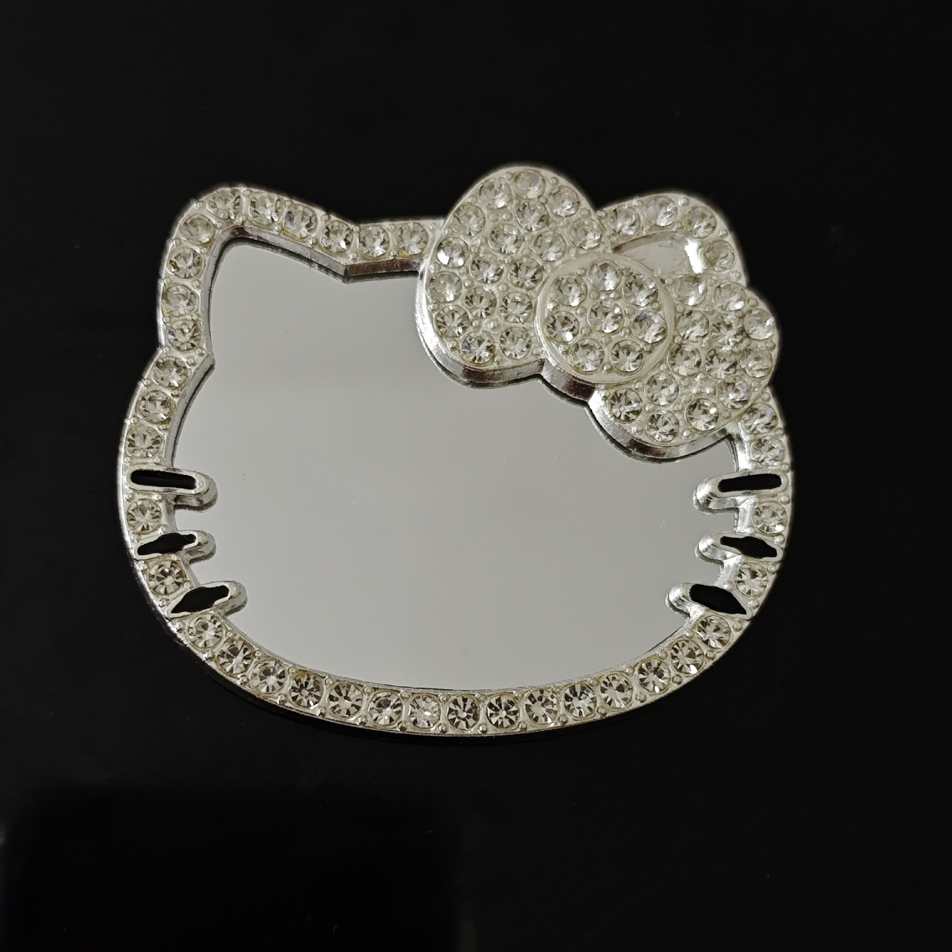 Silver base (white)