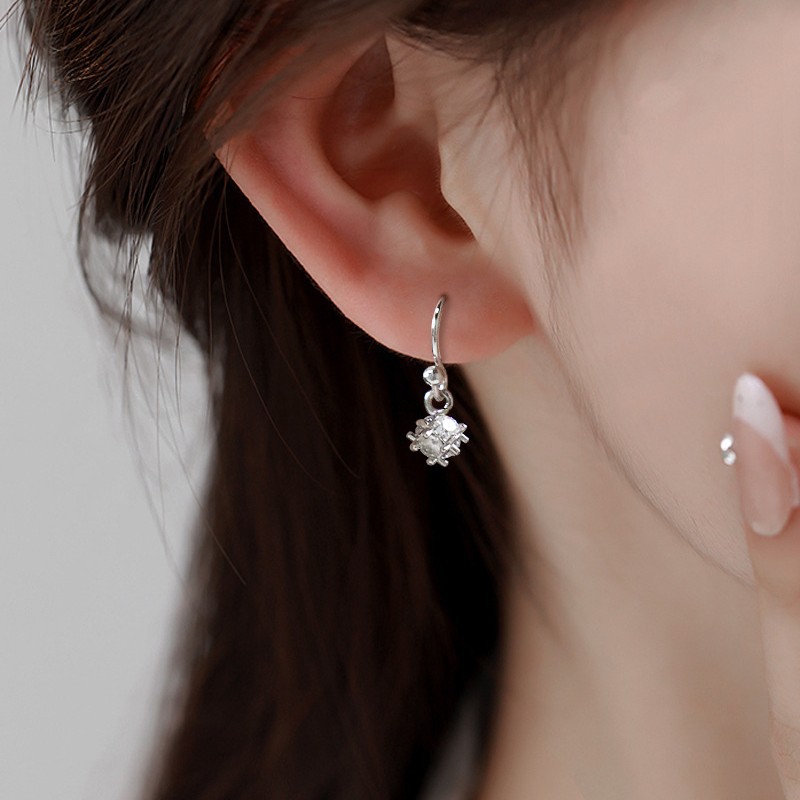 立体方块锆石耳钩时尚独特多面球形魔方耳环精致感红色孔明锁耳环