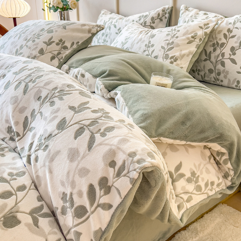 Invierno engrosado tallado leche de cama de cuatro piezas lujoso doble edredón sábanas de tres piezas al por mayor