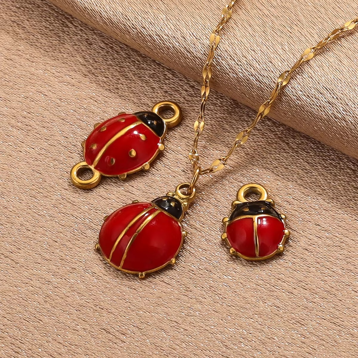 5 PCS/Package Quantity 5 PCS/Package 304 Stainless Steel Ladybugs Pendant Pendant