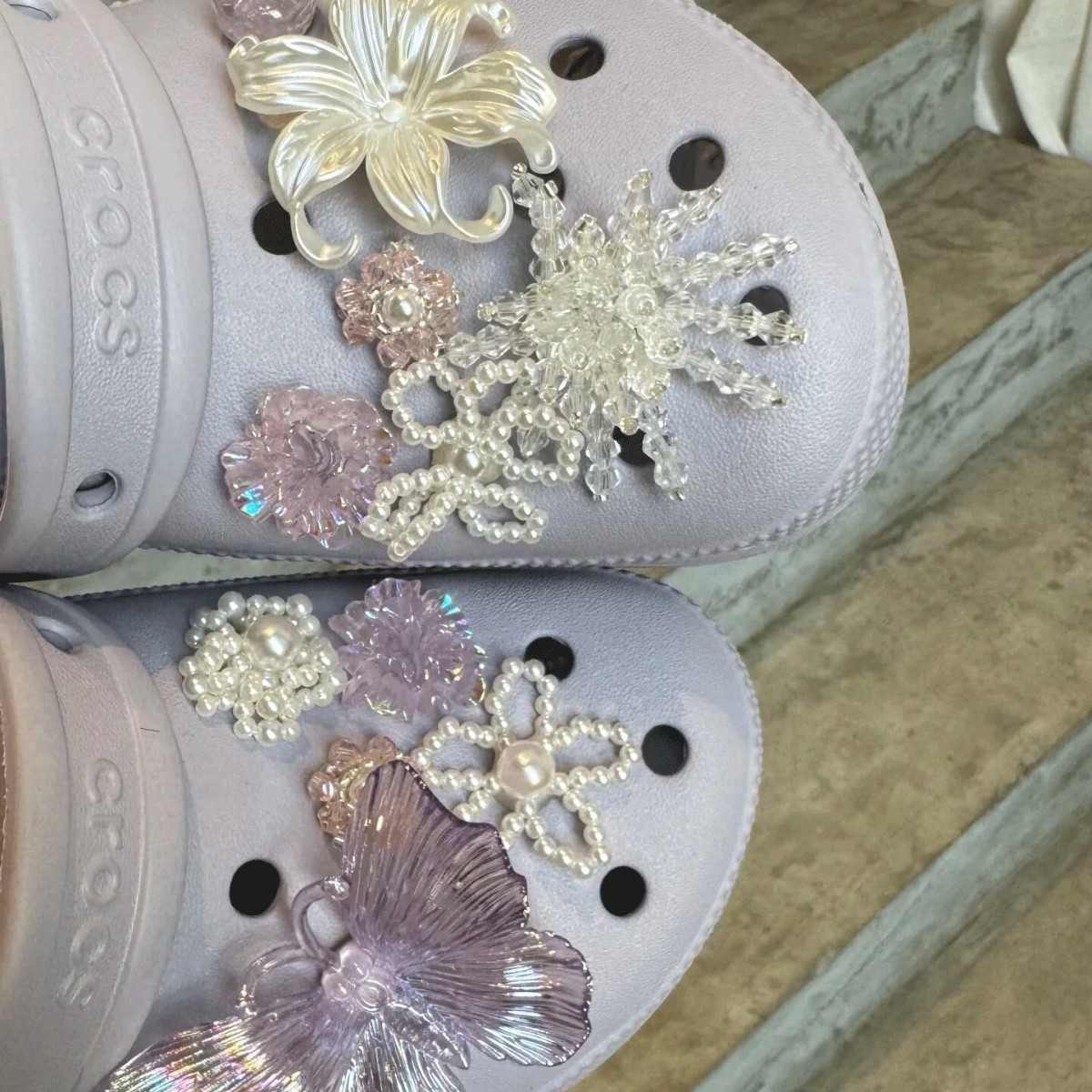 Original nuevo estilo suave púrpura mariposa flor flor agujero zapatos flor primavera y verano hebilla de zapatos accesorios desmontables de bricolaje