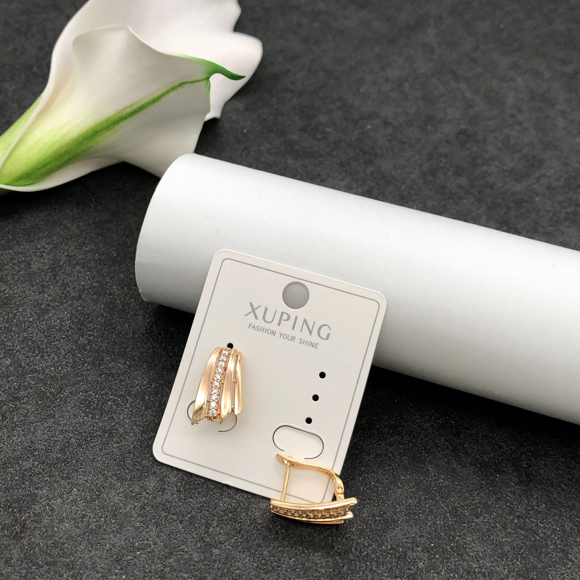 Pendientes de Aro con Zirconia de Aleación de Cobre Bañado en Oro de 18K