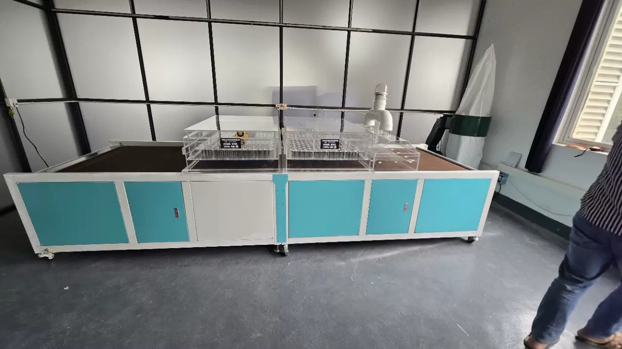 半自动静电植绒机纸张植绒设备平面牛仔裤植绒机器