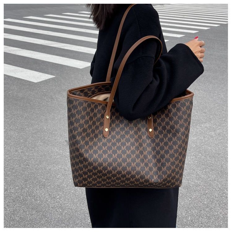 High-end Large-capacity Bag Niche Versatile Commuter Bag Women 2023 New Trendy Texture Portable Tote Bag Large Bag_voghion.com