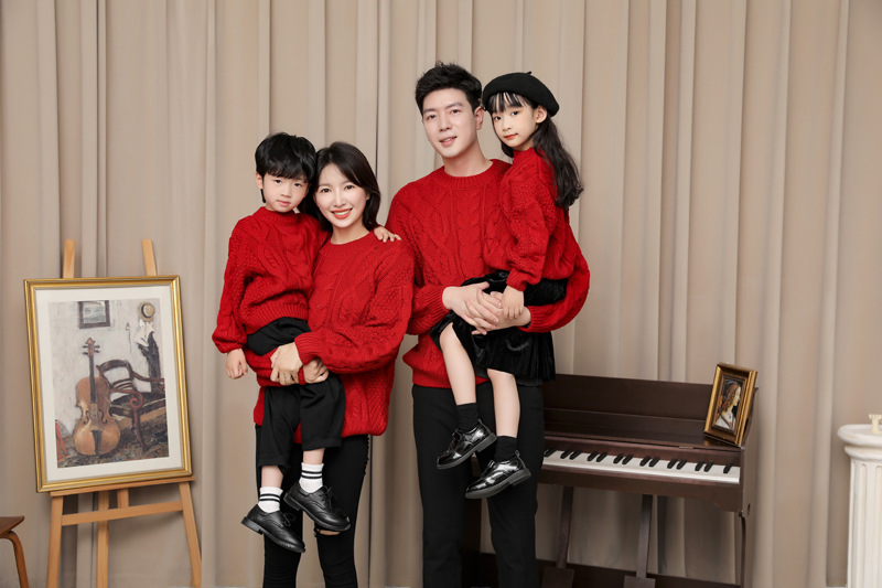 Family of three or four Family photo Parent-Child outfit Family-Child outfit Mother-child Parent-Child outfit Autumn and winter thickened twist sweater