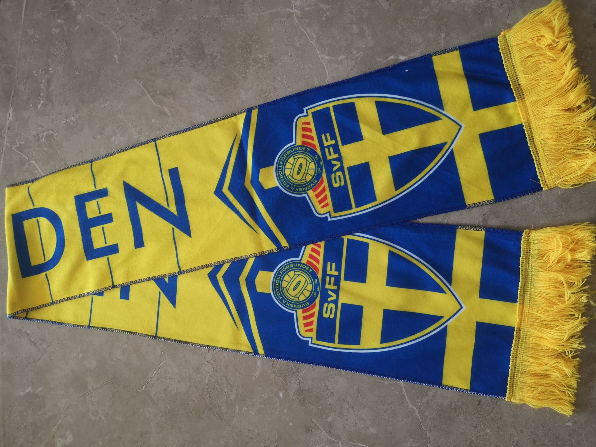 Bufandas de Terciopelo para Fanáticos de Equipos Nacionales de la Copa Mundial, Bufandas de Animación y Apoyo para Clubes de la Copa de Europa, Disponibles en Existencia