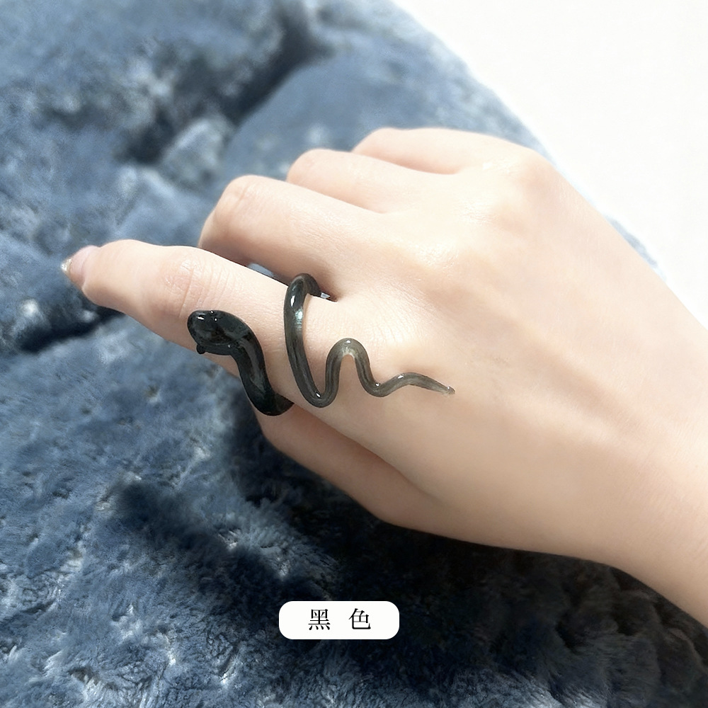Anillo de serpiente para hombres y mujeres lujo ligero de alto nivel de vidrio esmaltado joyas de vidrio hechas a mano personalidad joyas de moda colgante