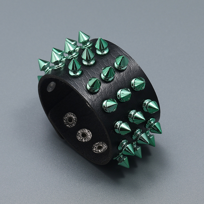 Großhandel Schmuck Punk-stil Dreireihige Farbe Spikes Lederarmband Nihaojewelry display picture 4