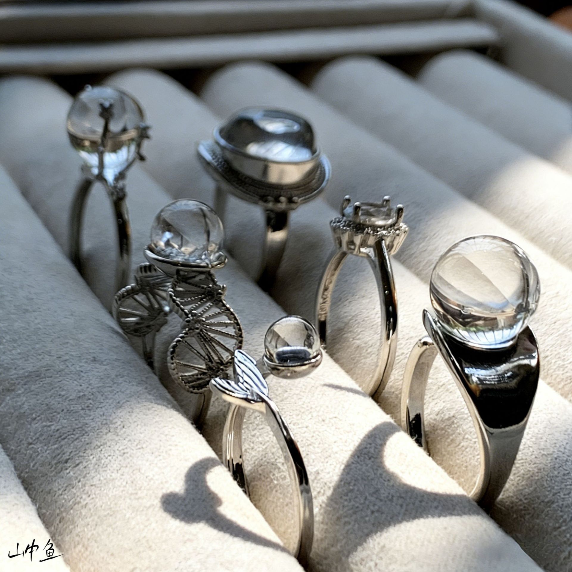 Natural White Crystal Ring, Popular European and American Jewelry, Copper Plated with Zircon, Adjustable Design, Export Live Broadcast Hot-Selling Item