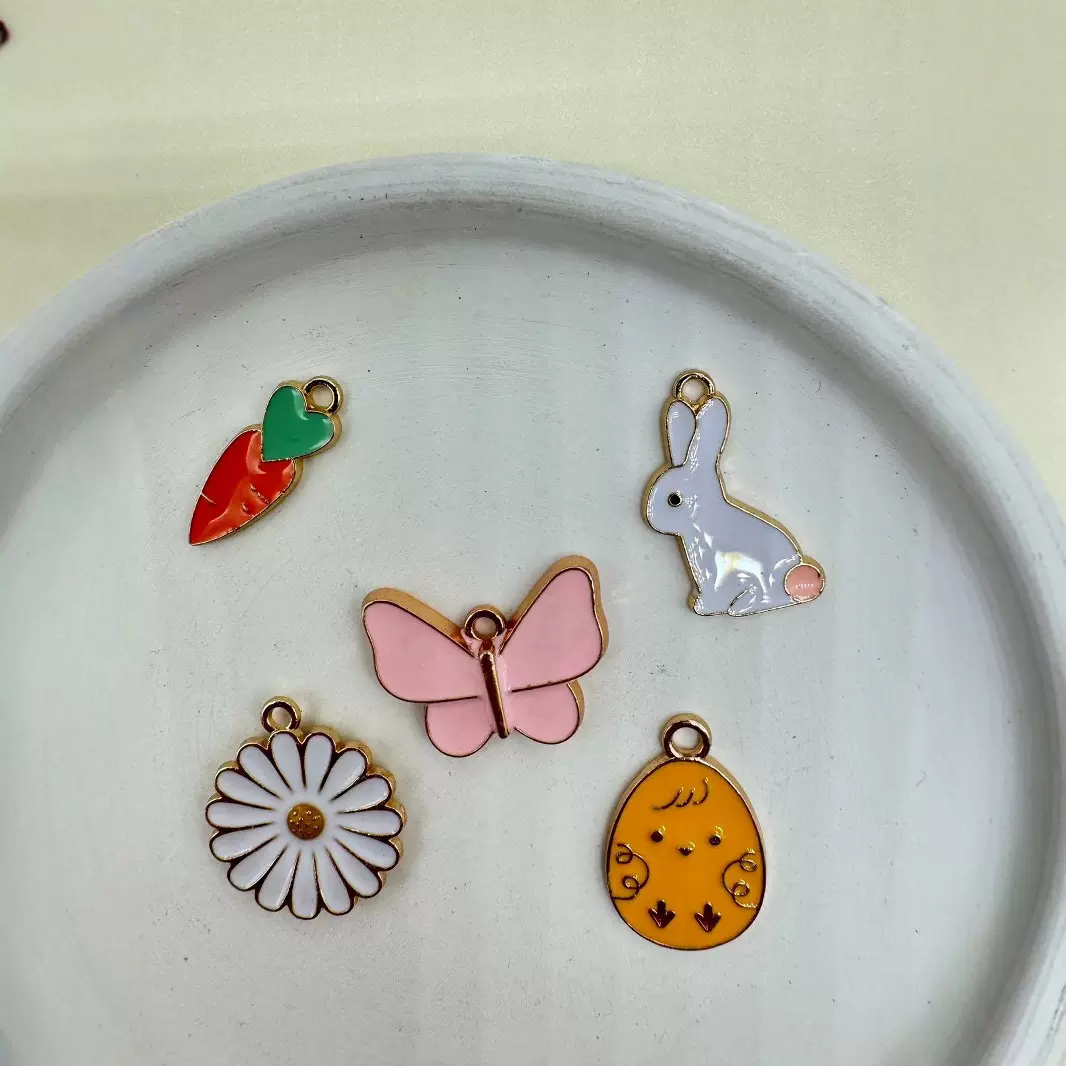 跨境热销diy雏菊复活节彩蛋兔子胡萝卜蝴蝶合金滴油配件厂家直销