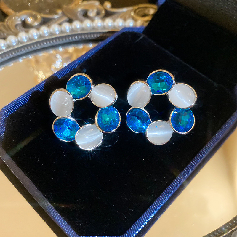 Pendientes de flor de cristal de aguja de plata, cuentas de arroz de cristal, pendientes azules, pendientes de estilo de vacaciones frescas, pendientes de lujo ligero, de alta calidad, mujeres