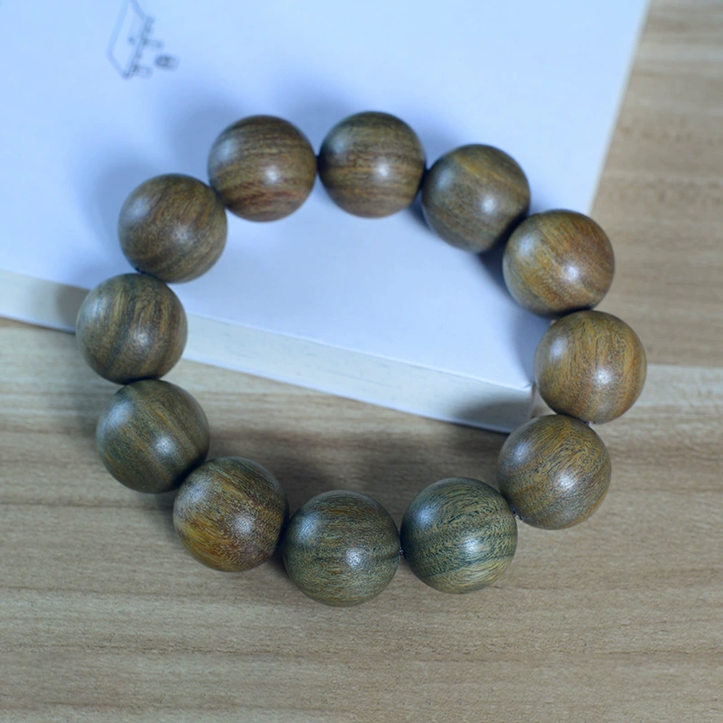 Этнический браслет-алтарь — бусины из сандалового дерева и ореха Walnut, размеры 10–20 мм