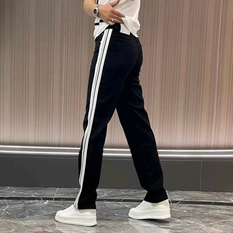 Otoño nuevos pantalones vaqueros elásticos de moda para hombres Pantalones rectos sueltos de cinta lateral juvenil pantalones de pierna ancha lavados versátiles