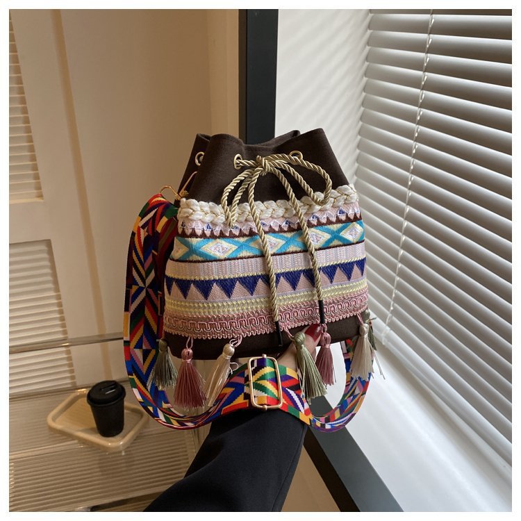 Women's Medium Canvas Geometric Ethnic Style Tassel String Bucket Bag display picture 83