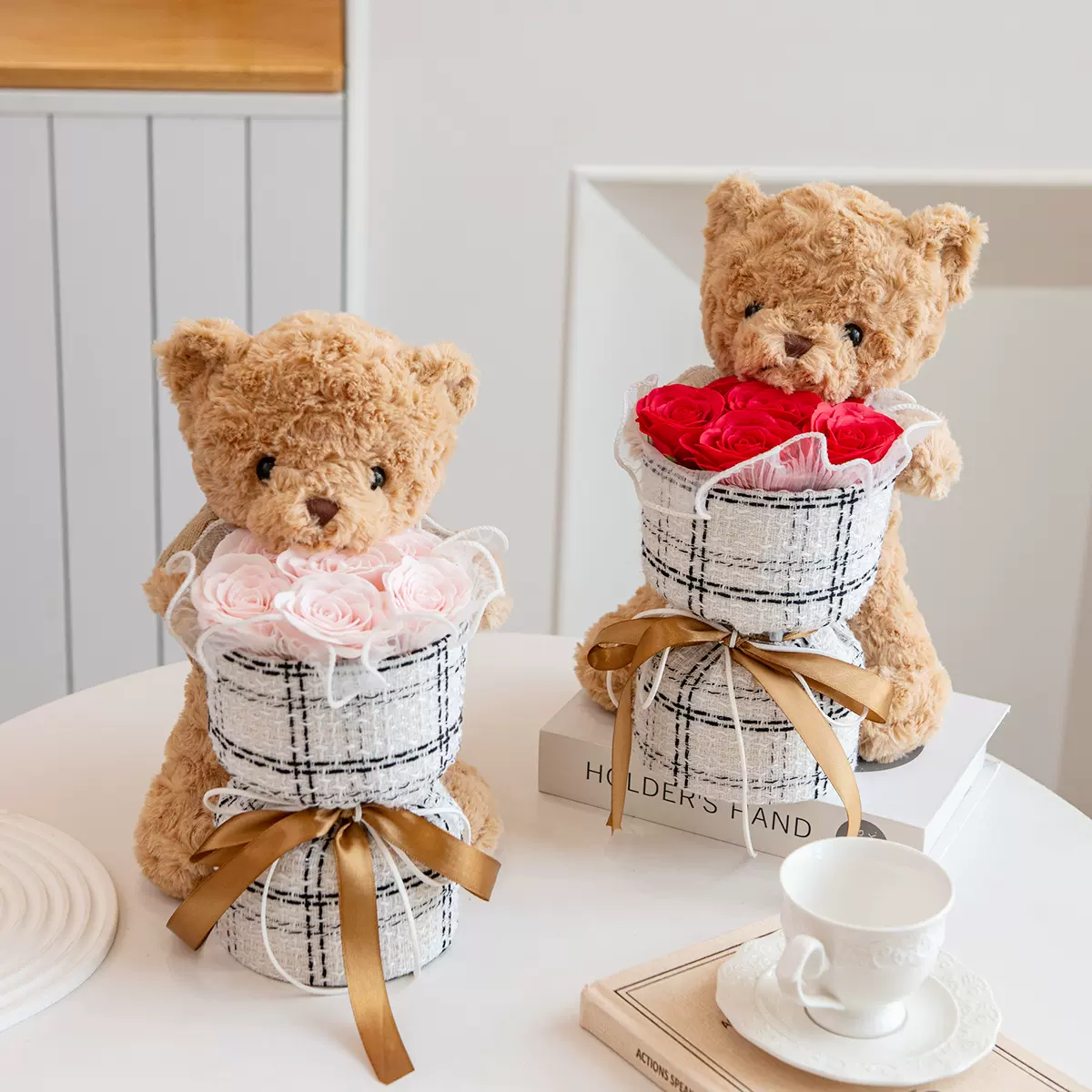 小熊玩偶永生花玫瑰花束小香风泰迪熊手捧花精致香皂花母亲节礼物